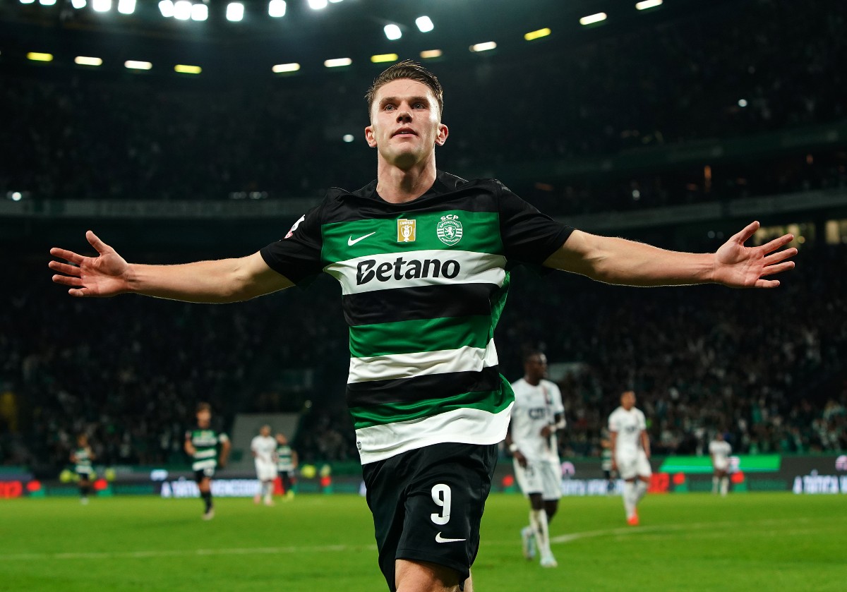 Viktor Gyokeres celebrates