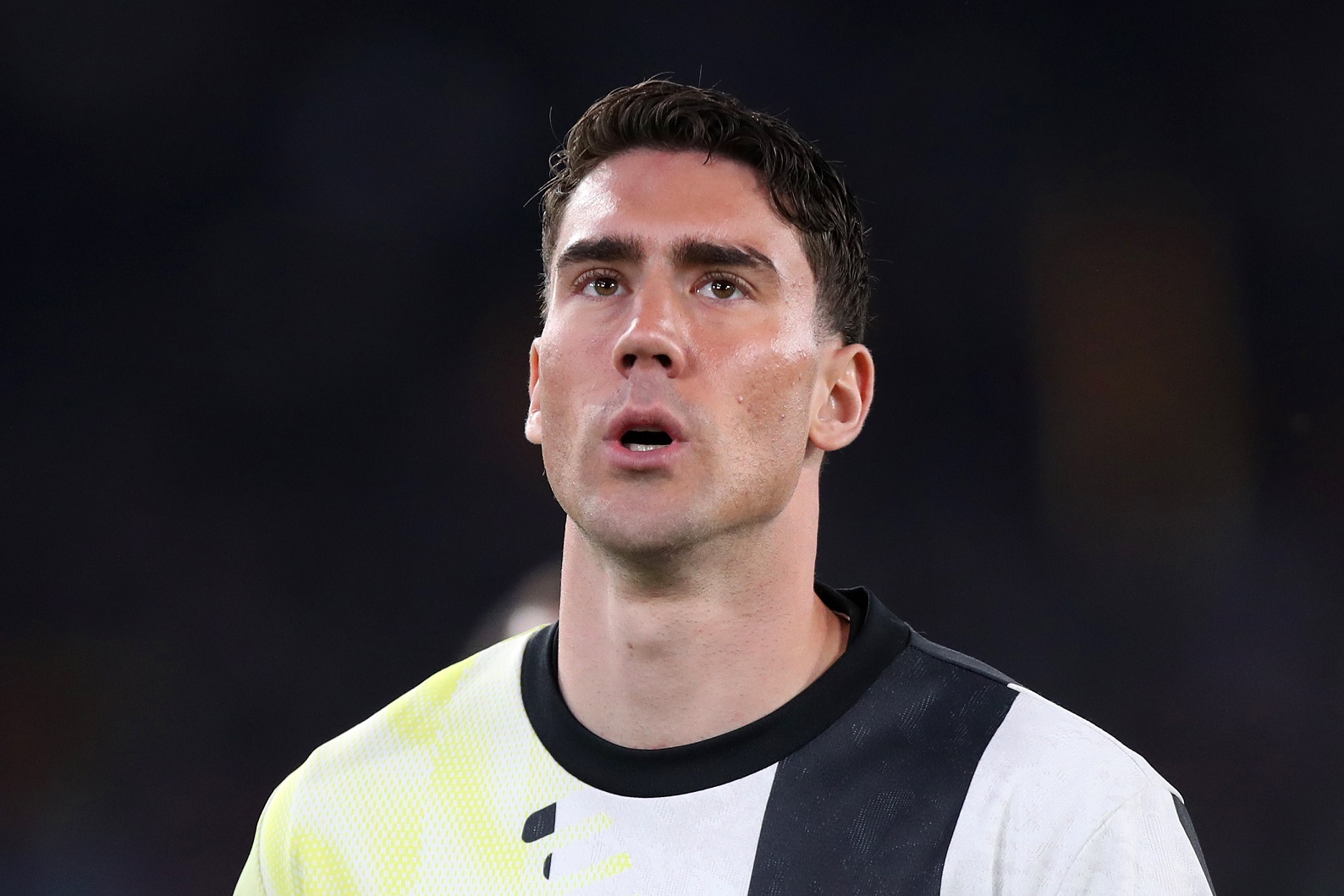 Dusan Vlahovic of Juventus warms up