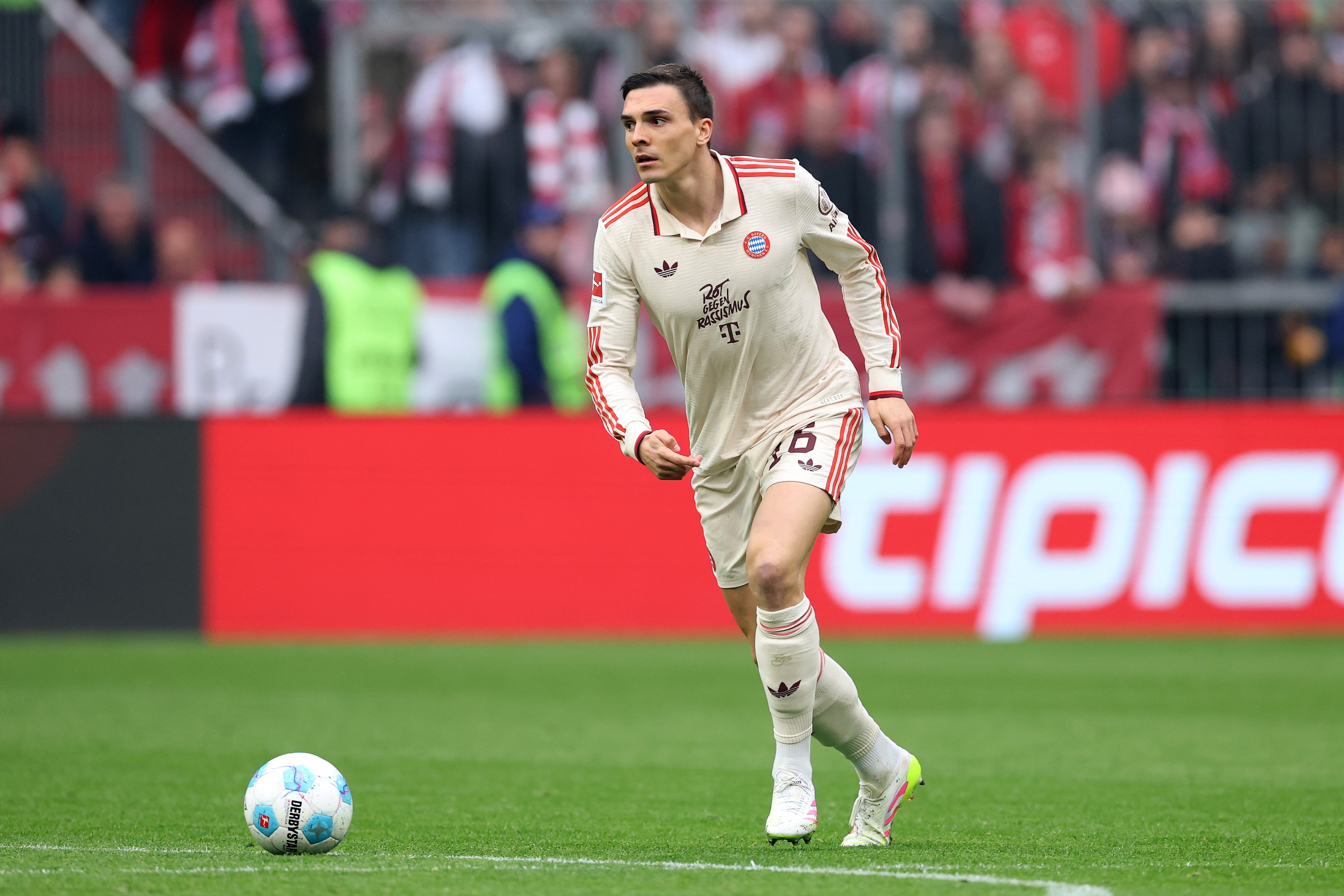 FC's Joao Palhinha runs with Bayern Munchen ball 