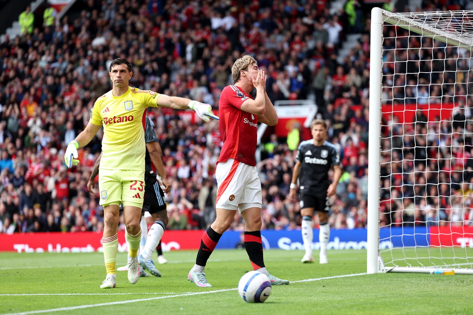 Aston Villa goalkeeper Emiliano Martinez