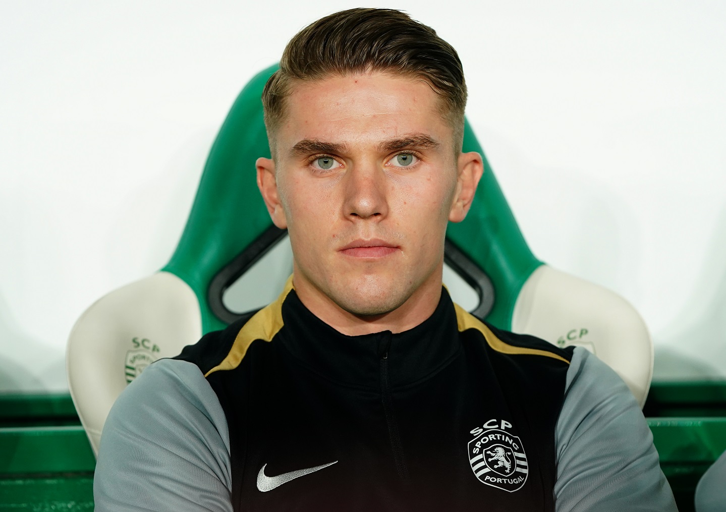 Victor Gyokeres sitting in the bench in sports 