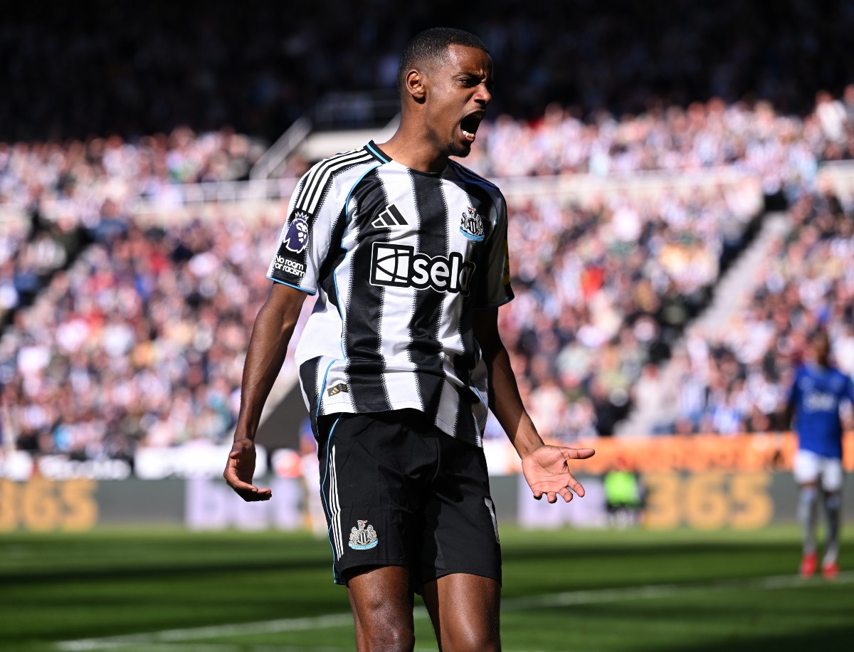 Alexander Isak reacts during Newcastle's game against Everton