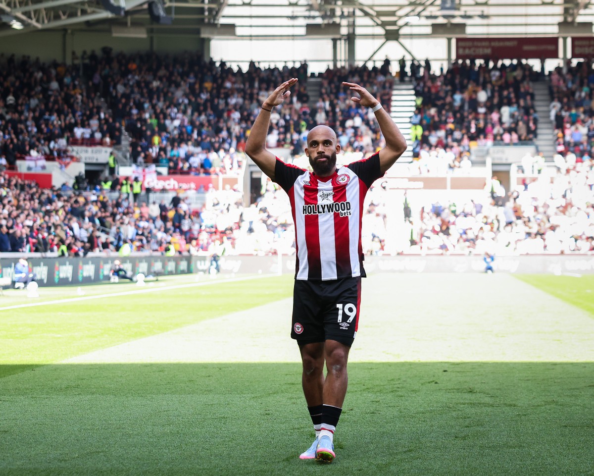 Brentford's Bryan mbeumo celebrates