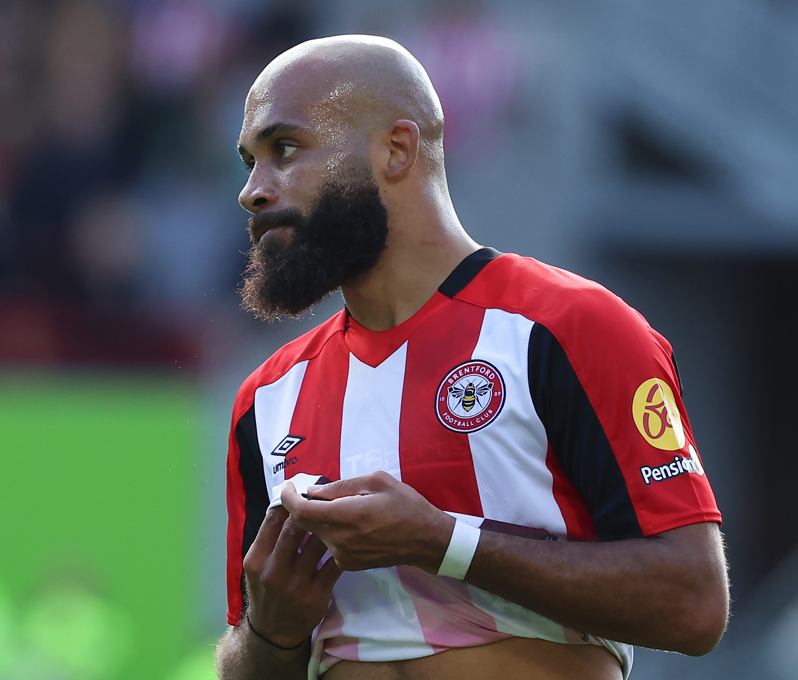 Bryan Mbeumo de Brentford Mira