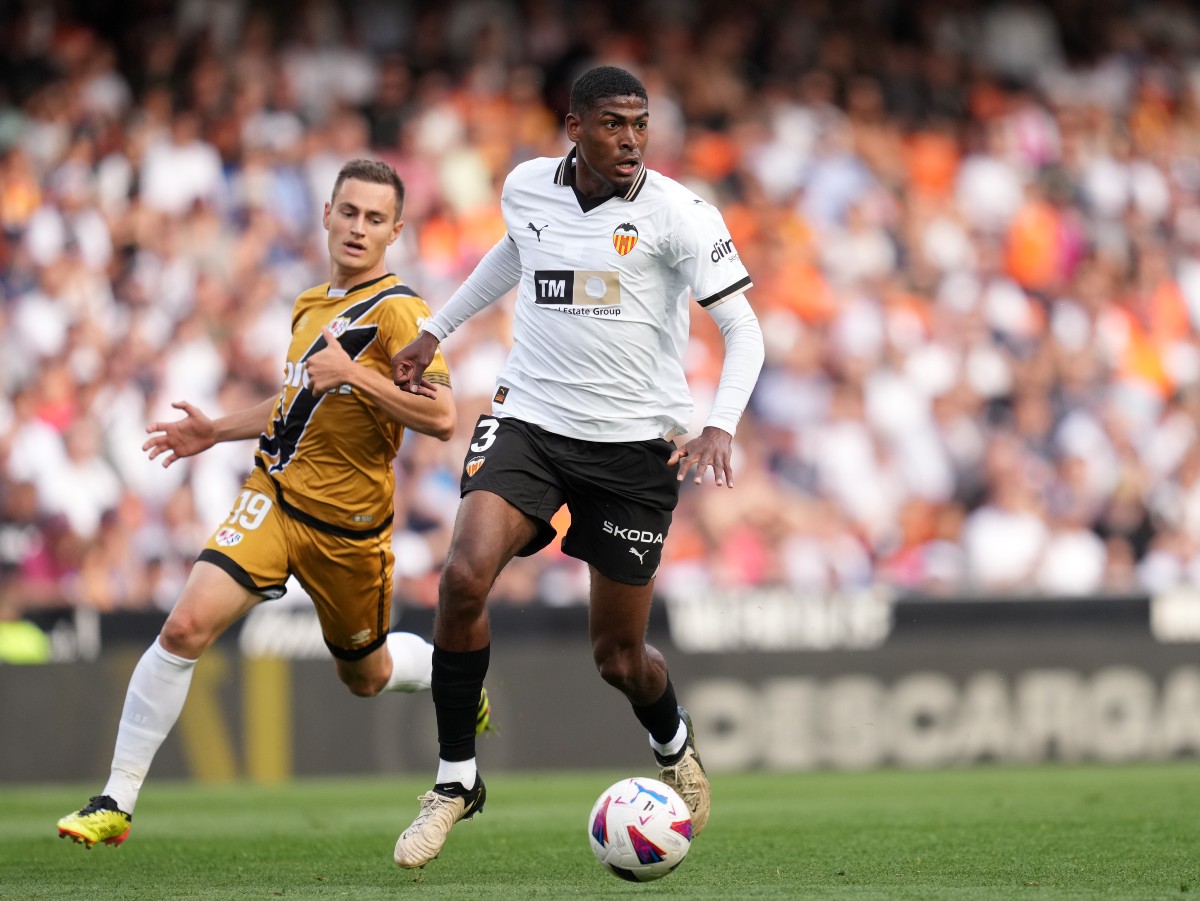 Cristhian Mosquera in action for Valencia