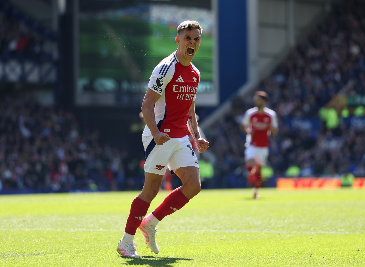Leandro Tross celebrate a goal for Arsenal
