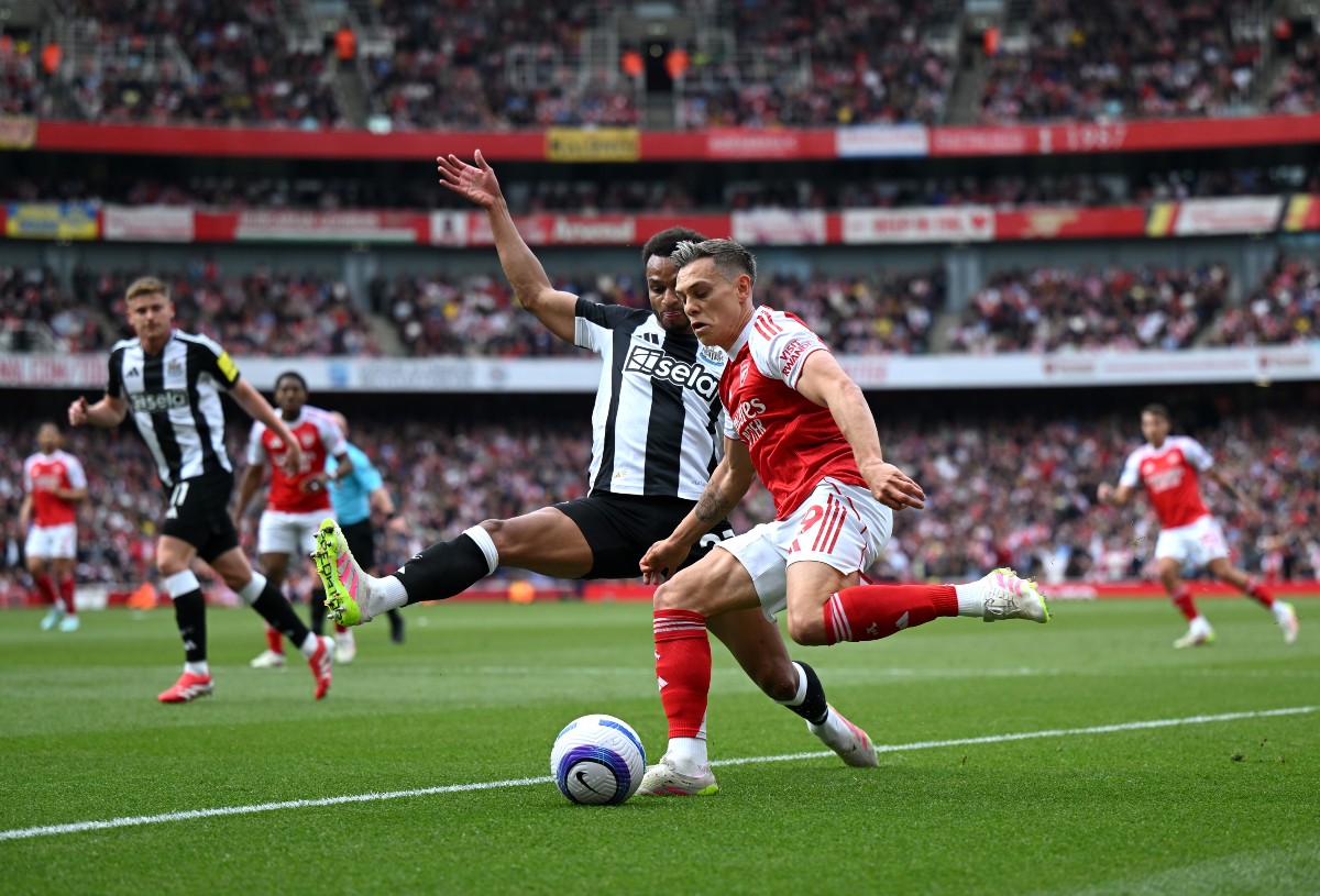 Leandro Trossard in action for Arsenal against Newcastle