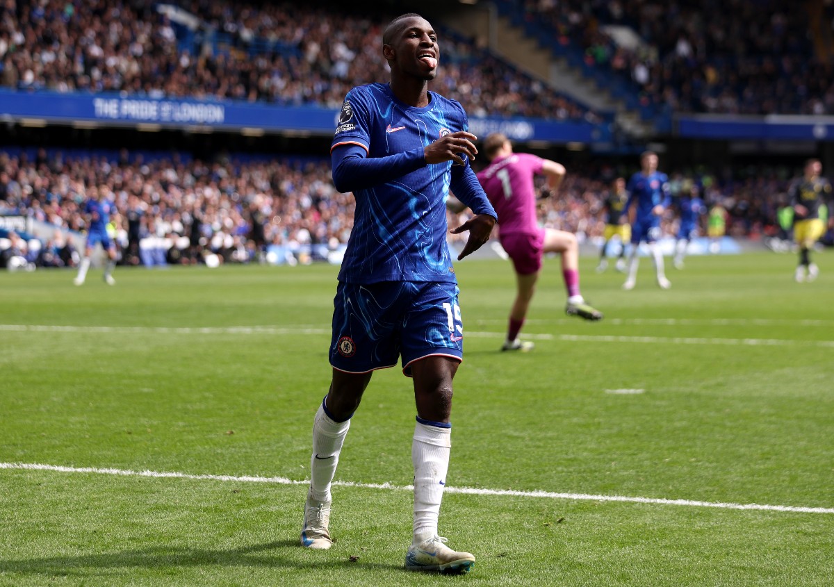 Nicolas Jackson reacts after missing a chance for Chelsea