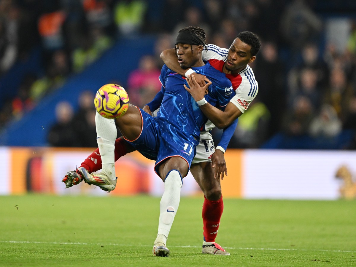 Noni Madueke in action for Chelsea against Arsenal last season