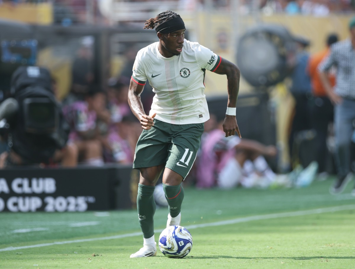 Noni Madueke in action for Chelsea vs Fluminense