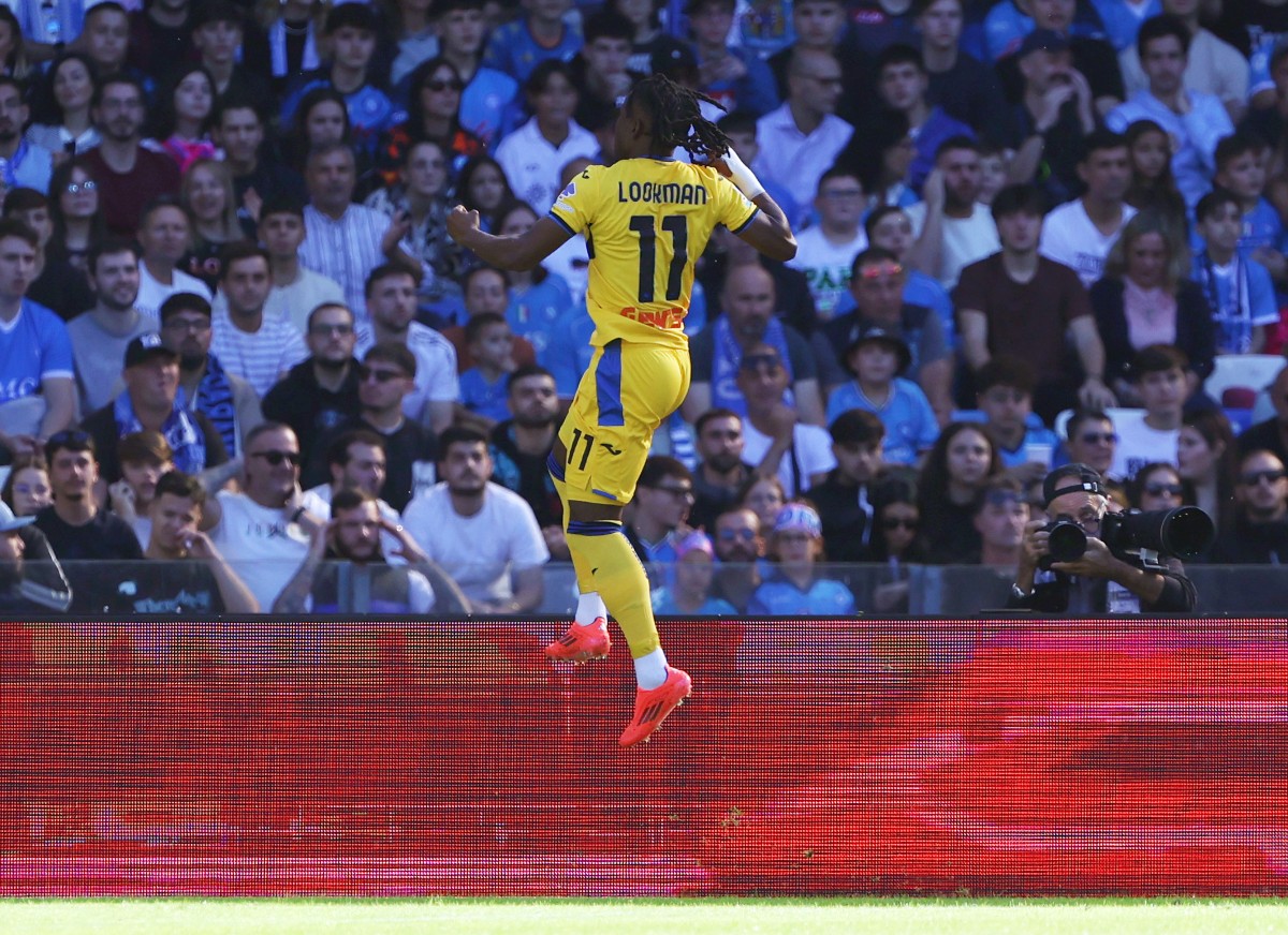 Ademola Lookman celebrates scoring for Atalanta against Napoli