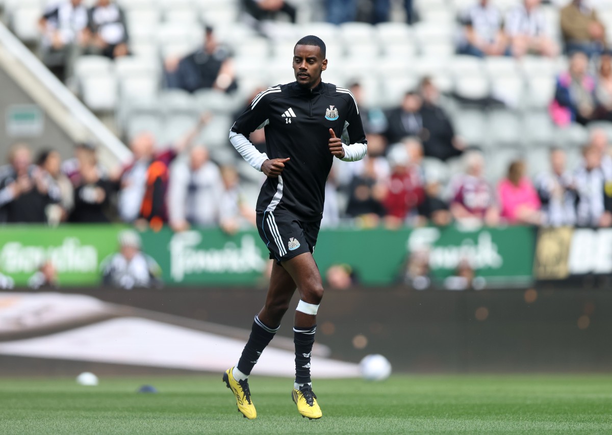 Alexander Isak in the pre-match warm-up with Newcastle