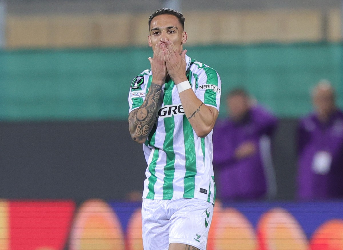 Antony celebrates a goal for Real Betis