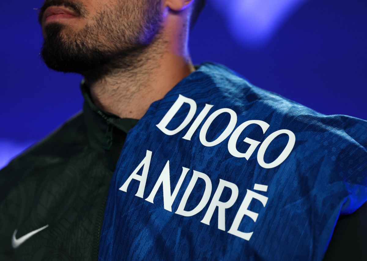 Chelsea's Pedro Neto paying tribute to Diogo Jota and Andre Silva