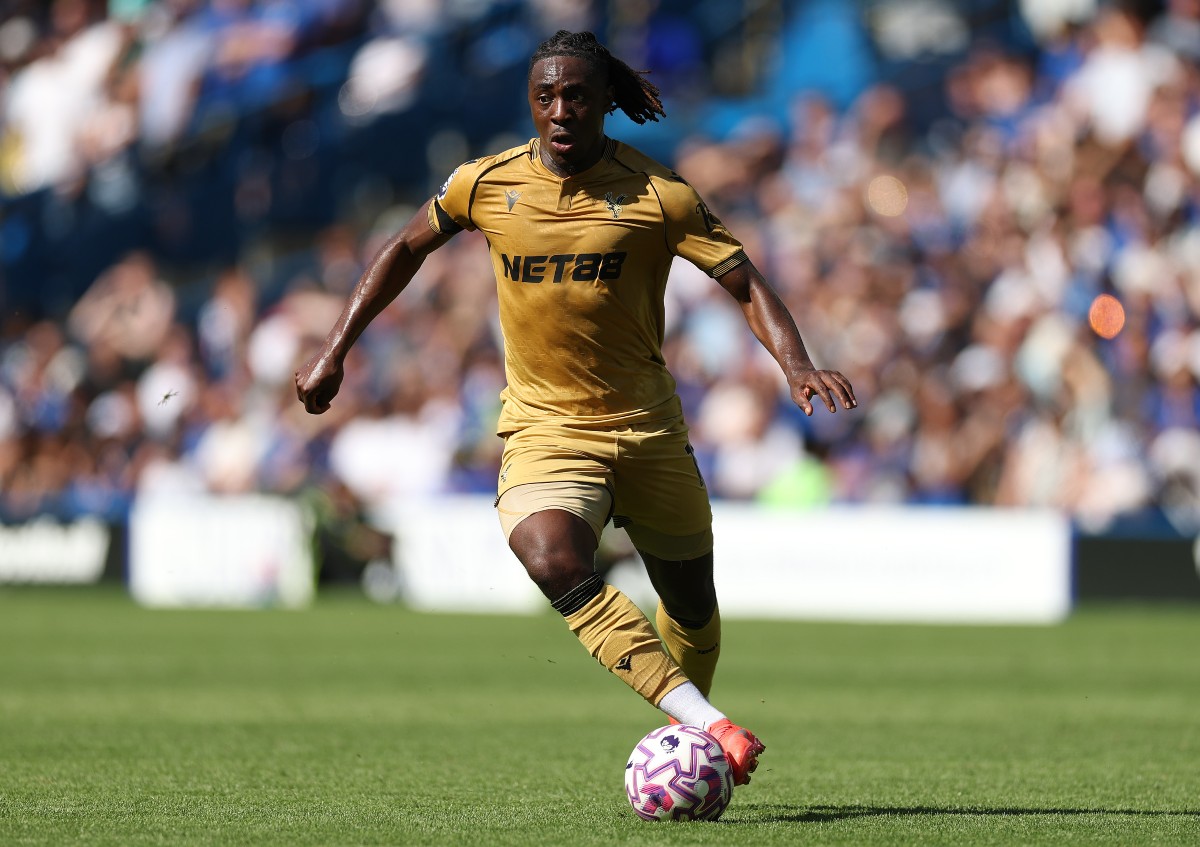 Eberechi Eze in action for Crystal Palace against Chelsea
