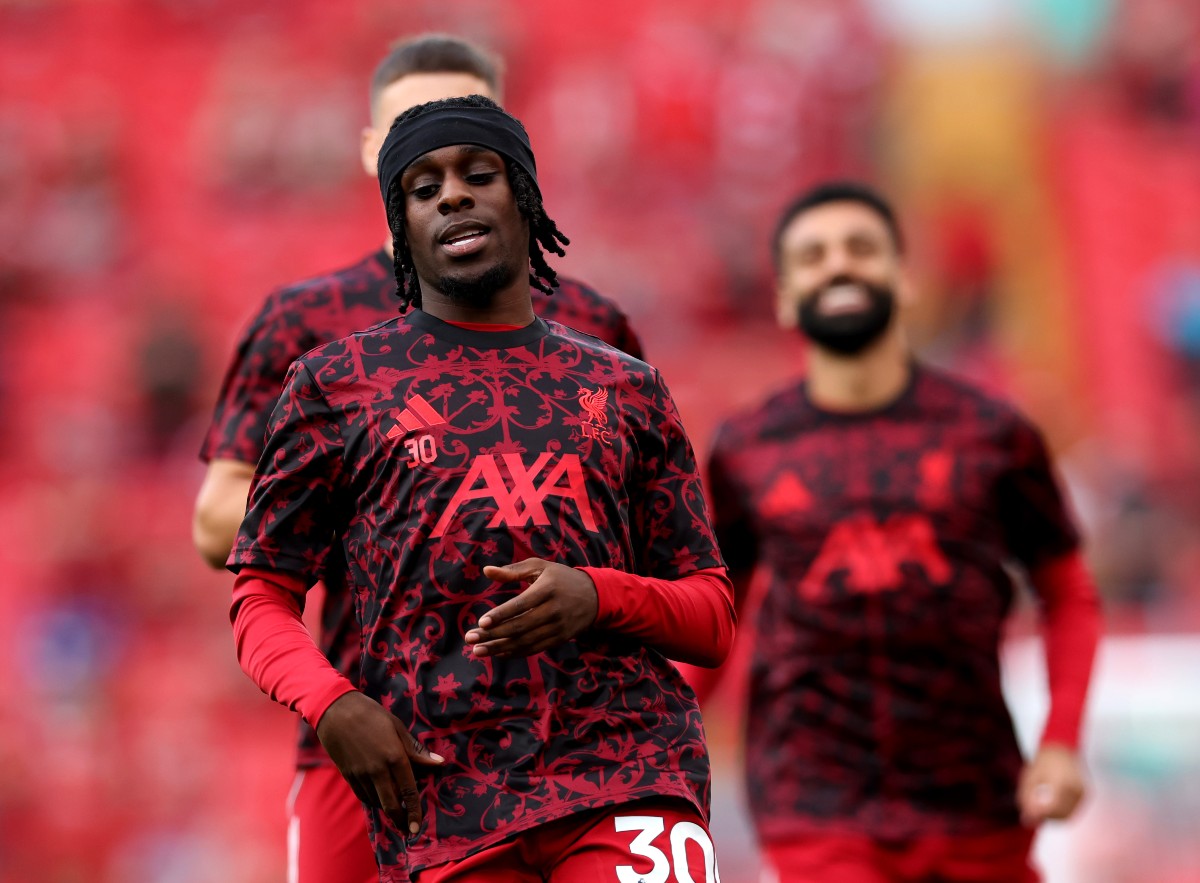 Jeremie Frimpong warming up for Liverpool