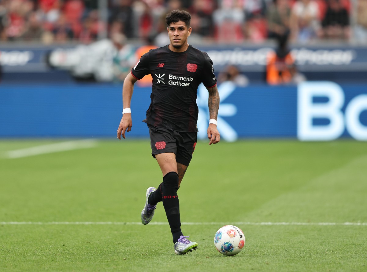 Piero Hincapie in action for Bayer Leverkusen