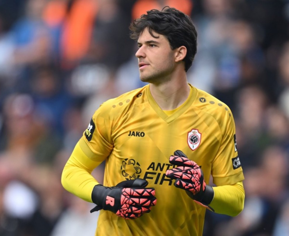 Senne Lammens transfer: Man United close in on new goalkeeper