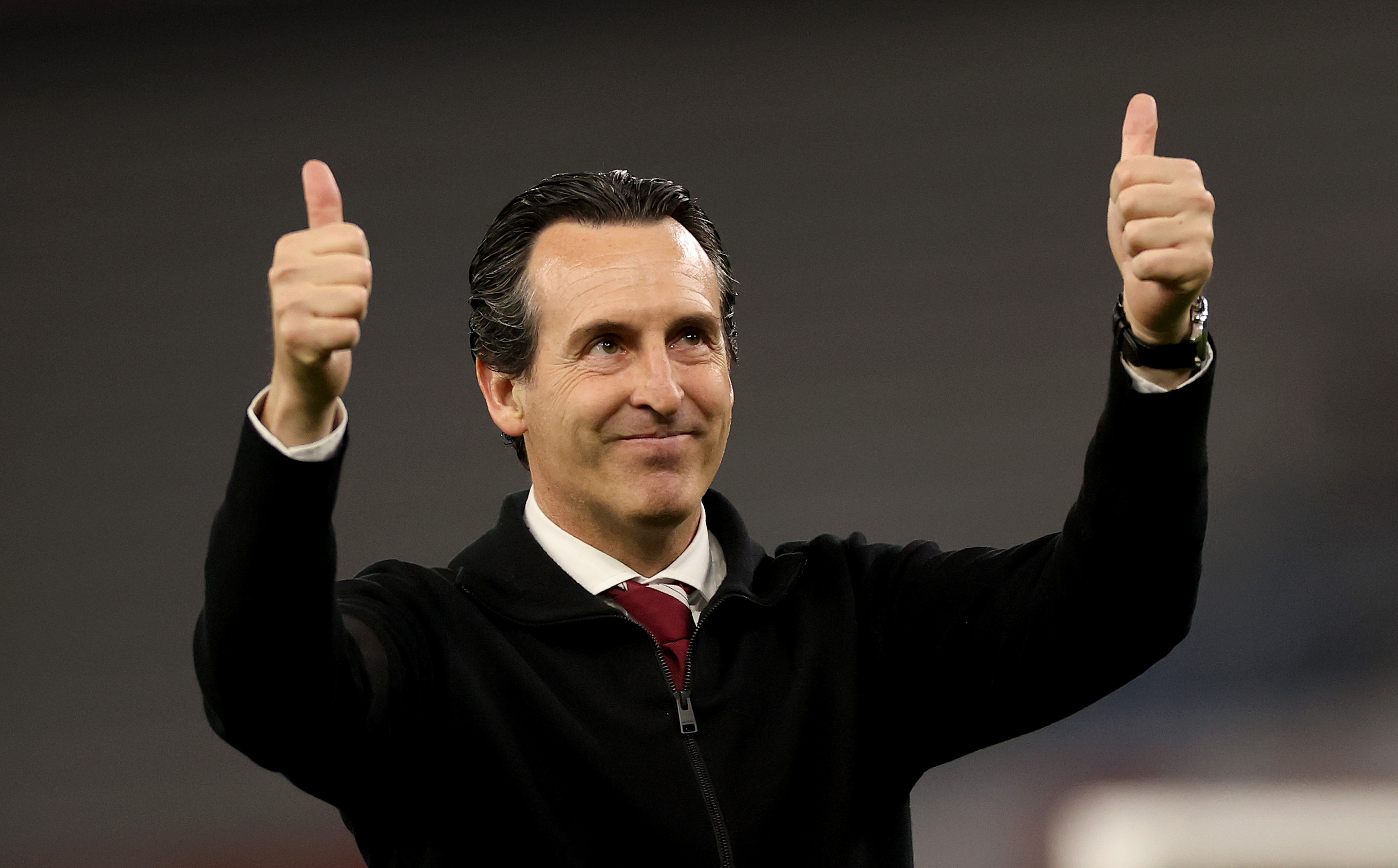 Emei Unai towards Aston Villa fans