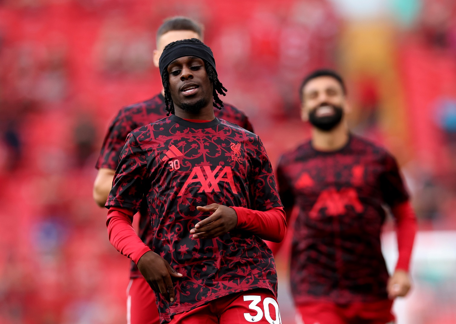 Jeremie Frimpong of Liverpool warms up 