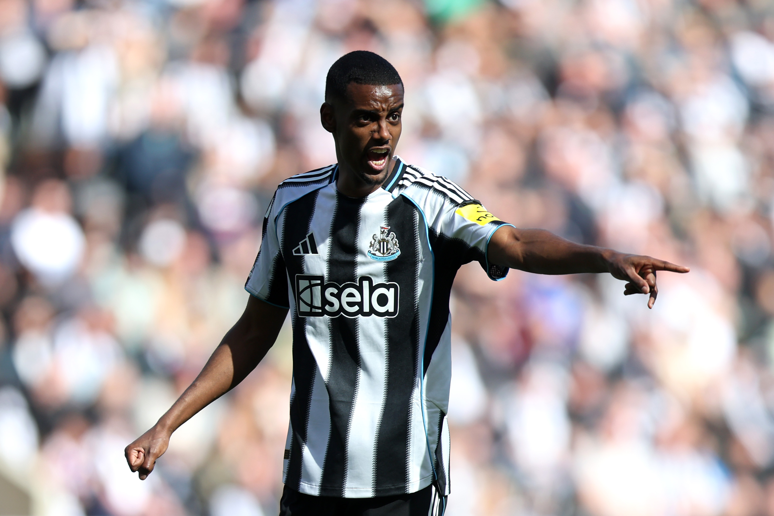 Alexander Isak in action for Newcastle United