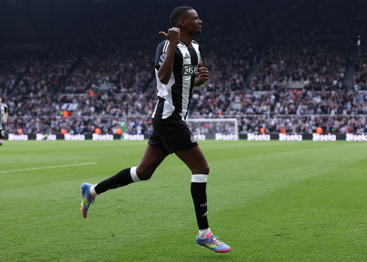 Alexander Isak celebrates scoring for Newcastle against Ipswich