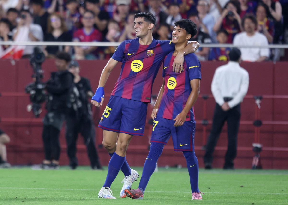 Dro Fernandez celebrates a goal for Barcelona