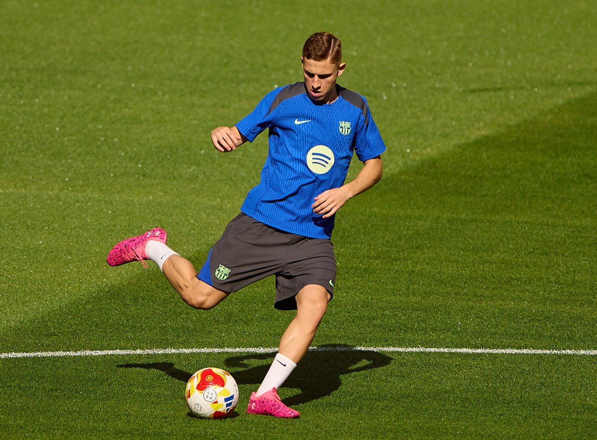 Fermin Lopez in Barcelona training