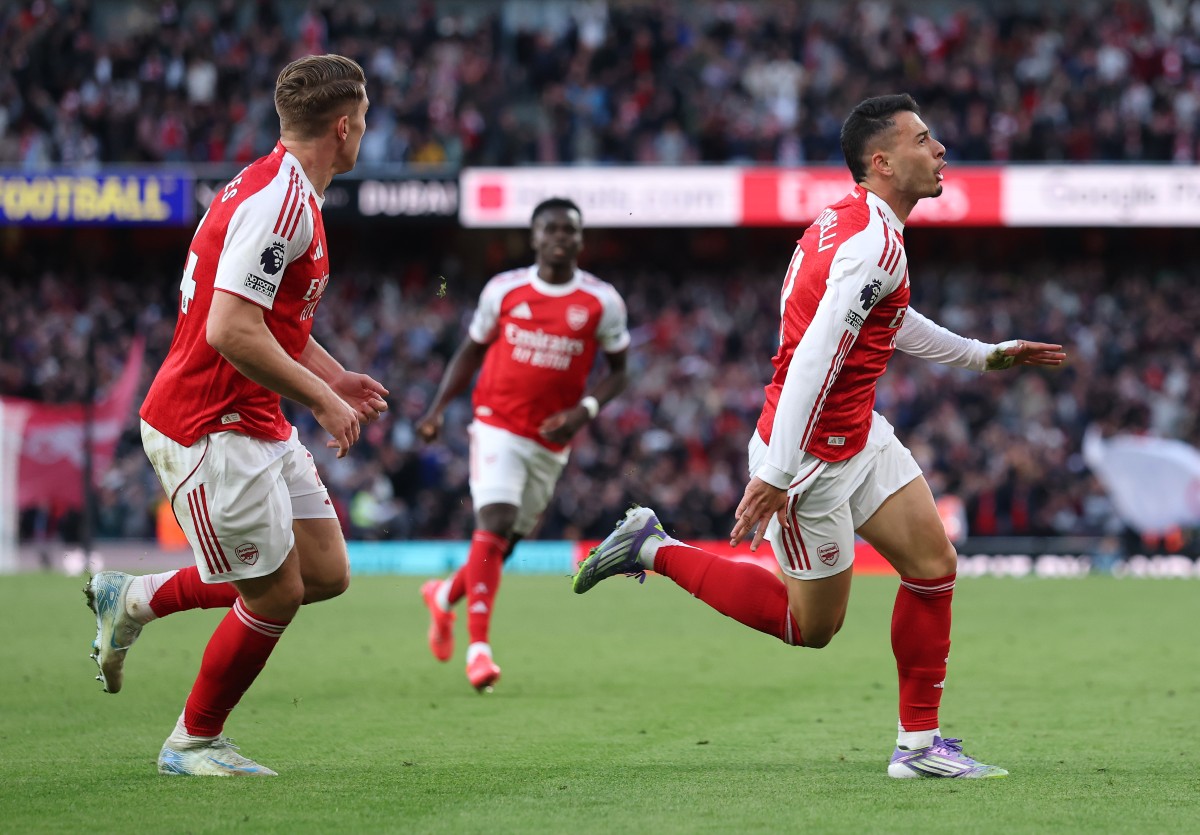 Gabriel Martinelli and his Arsenal teammates celebrate his equalising goal against Manchester City