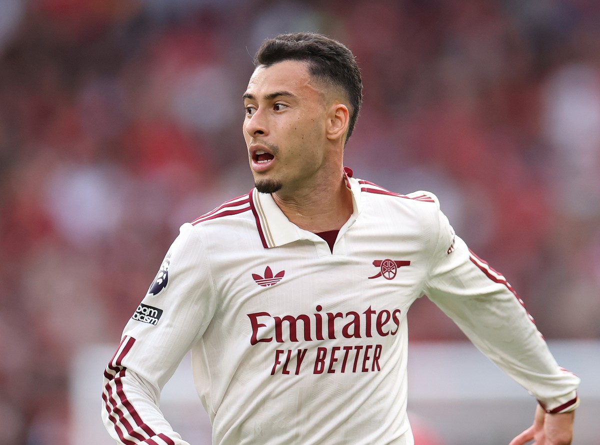 Gabriel Martinelli en acción para el Arsenal contra el Liverpool