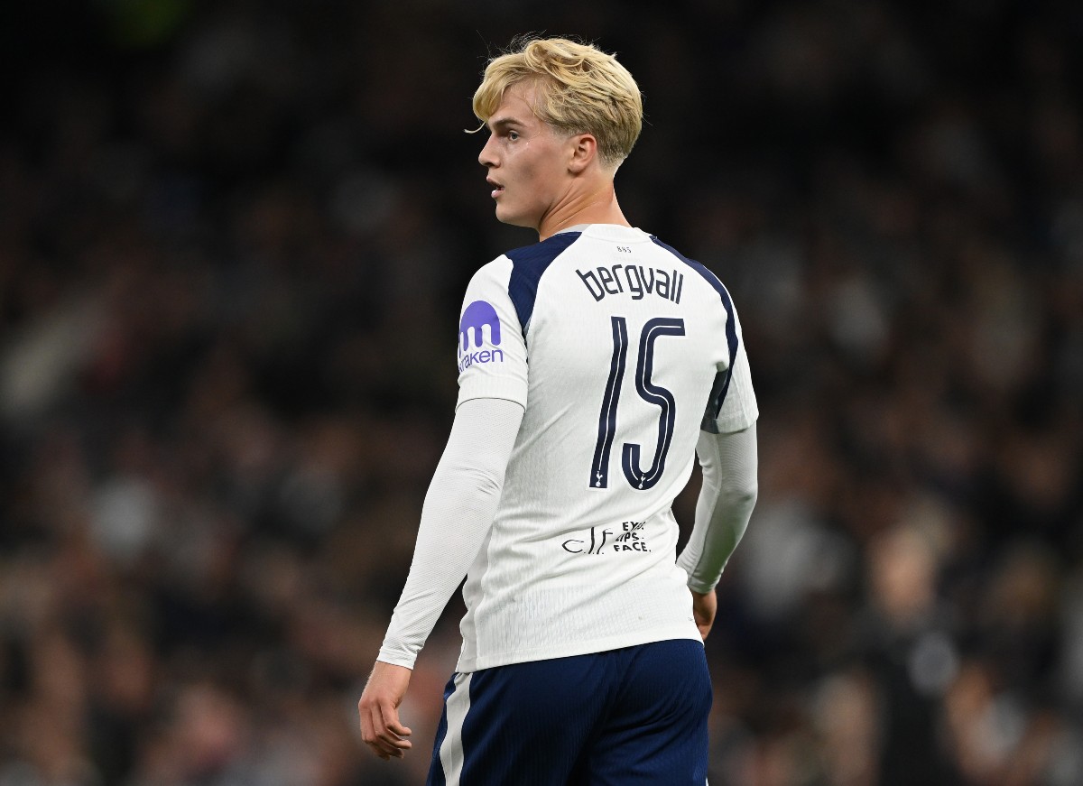 Lucas Bergvall in action for Tottenham