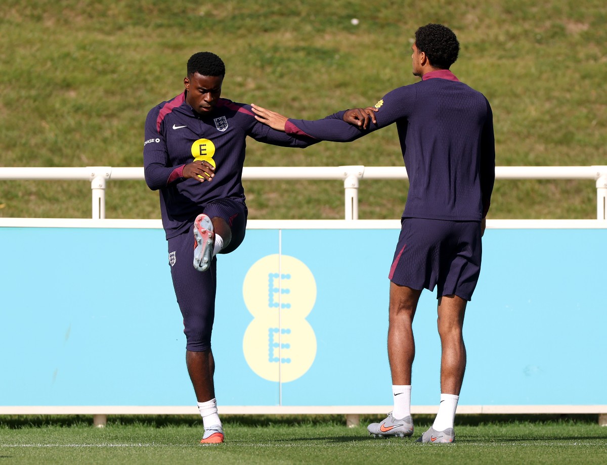 Marc Guehi en una sesión de entrenamiento de Inglaterra