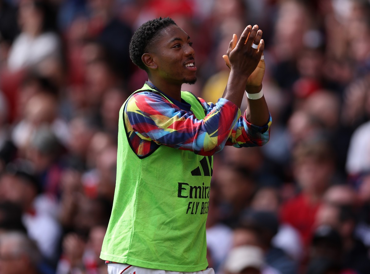 Myles Lewis-Skelly applauds the Arsenal fans