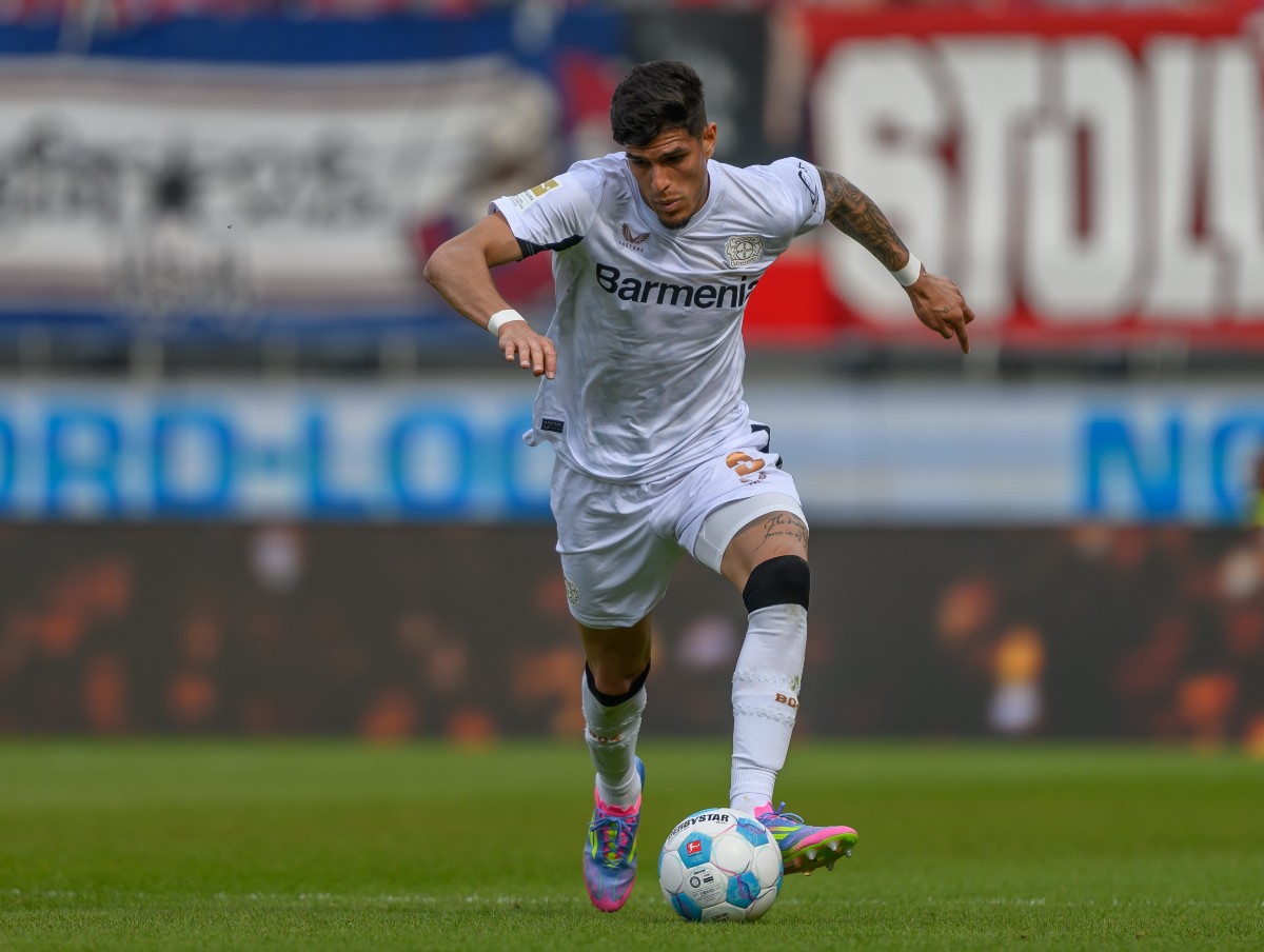 Piero Hincapie in action for Bayer Leverkusen