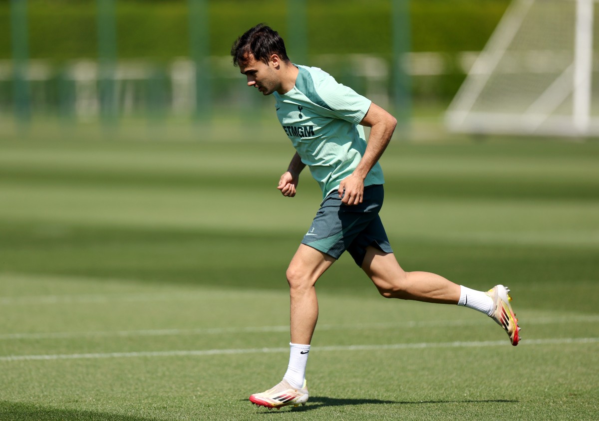 Sergio Reguilon in Tottenham training