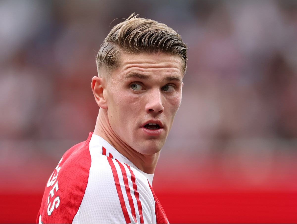 Viktor Gyokeres looks on during Arsenal's win vs Leeds