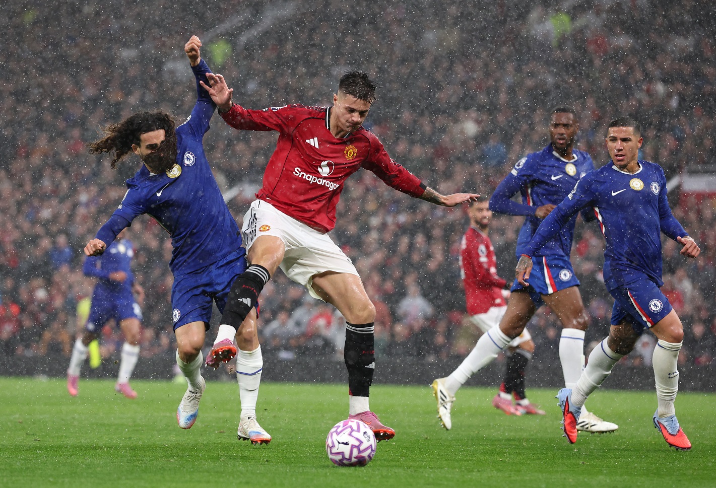 Marc Cucurella of Chelsea and Benjamin Sesko of Manchester United 