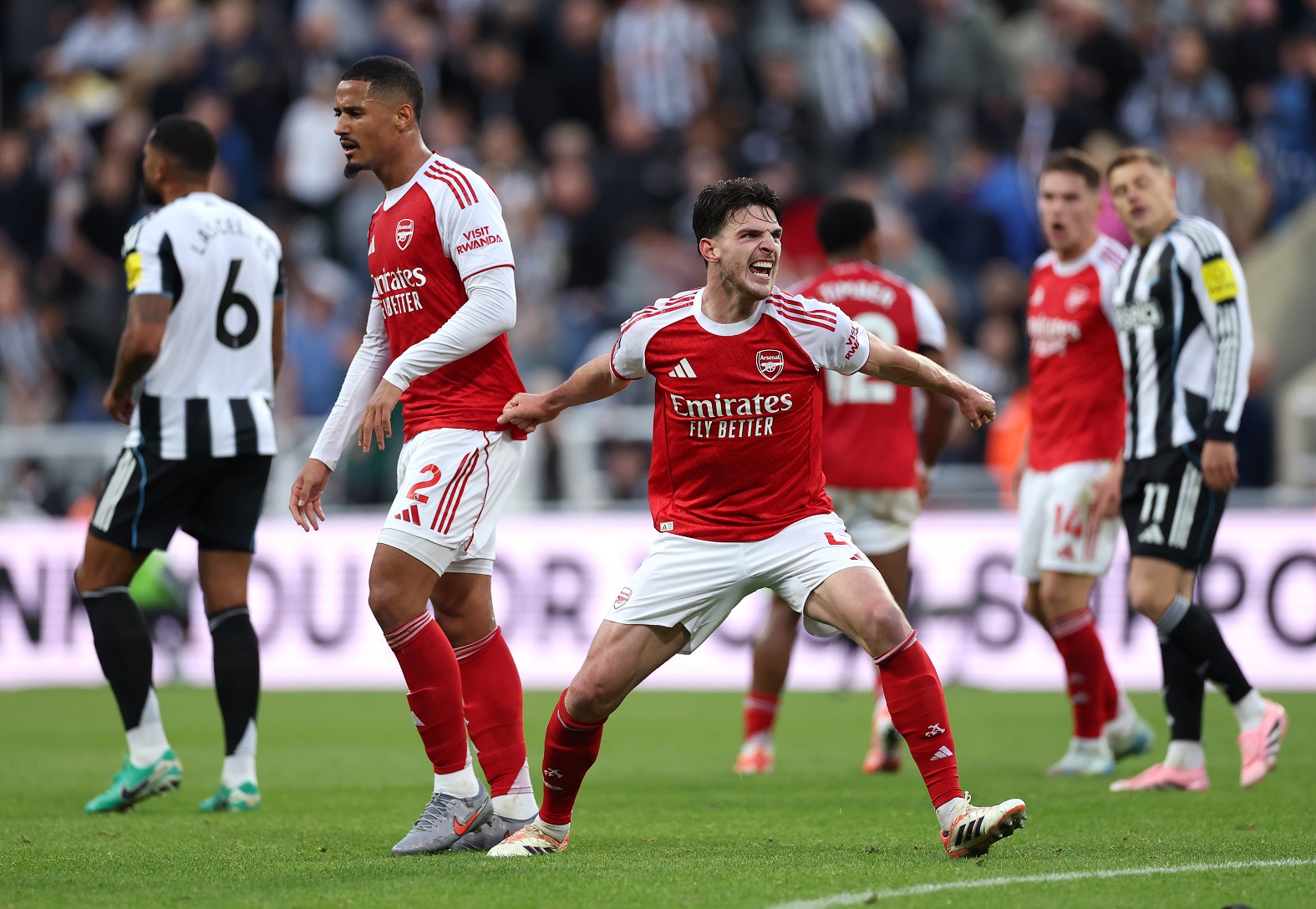 Declan Rice of Arsenal celebrates on the final whistle
