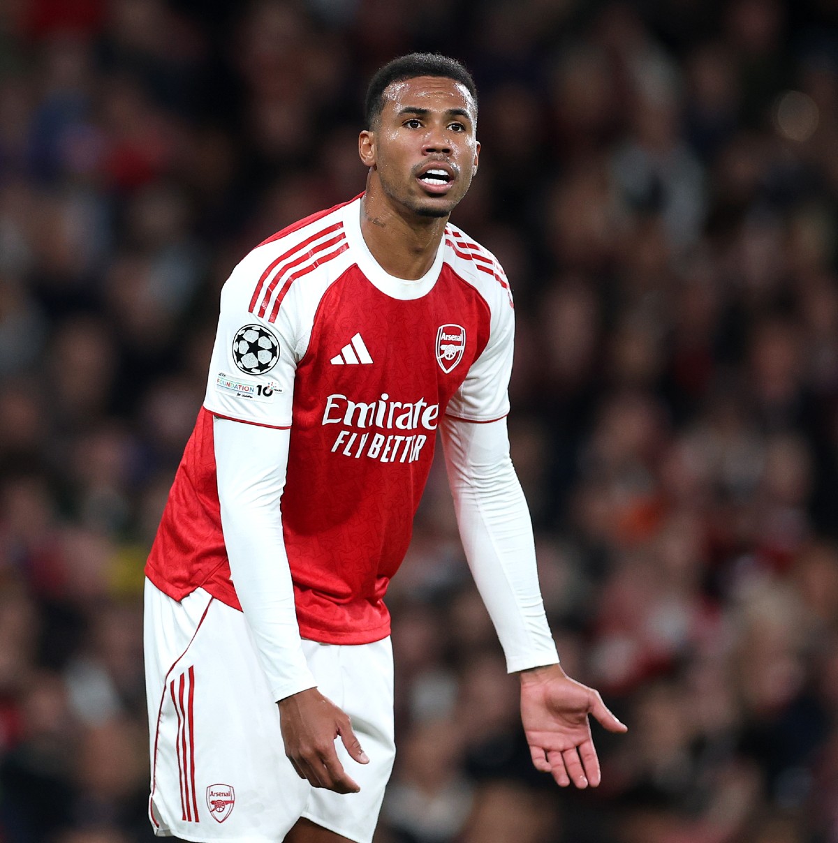 Arsenal centre-back Gabriel Magalhães in action