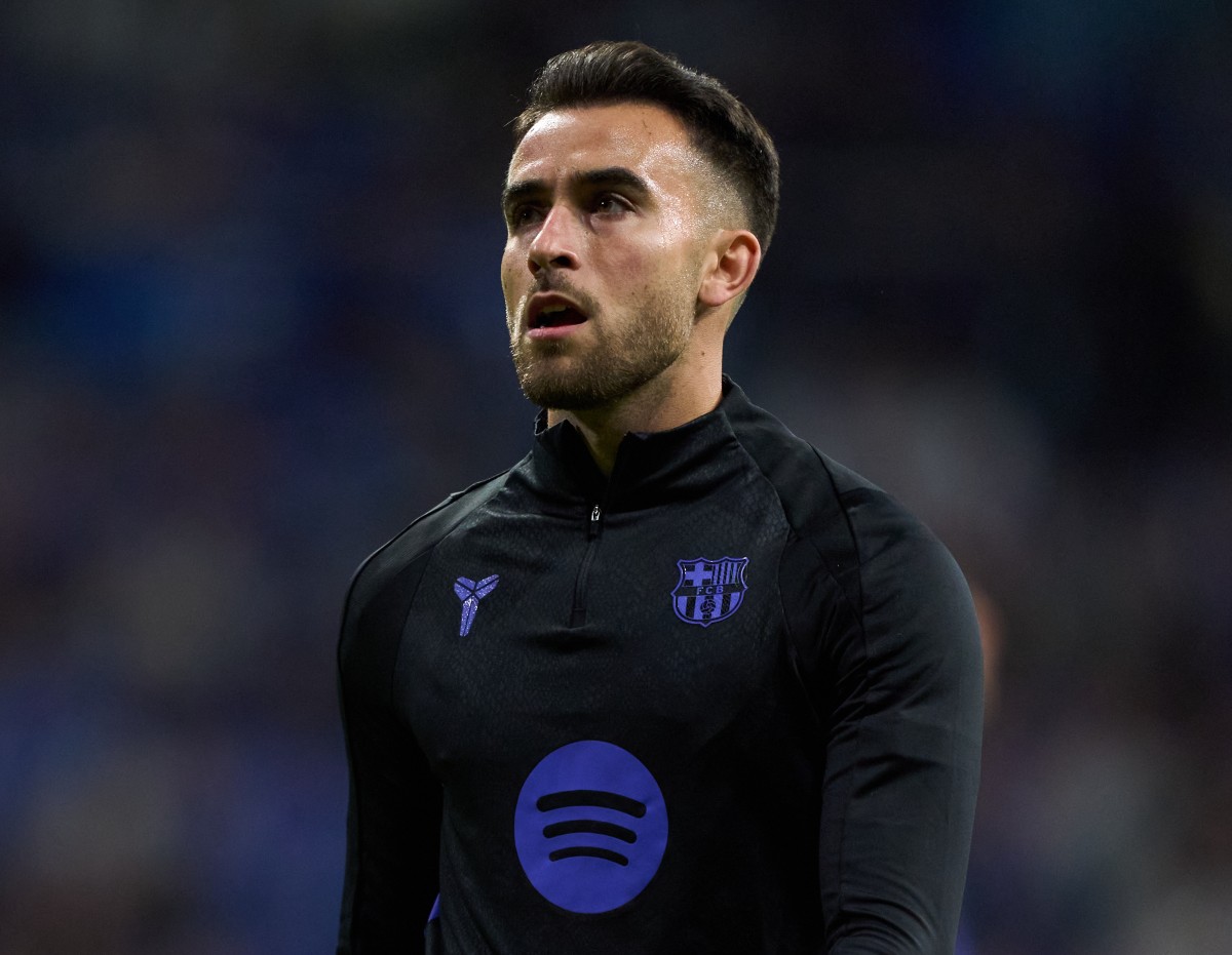 Eric Garcia warming up for Barcelona