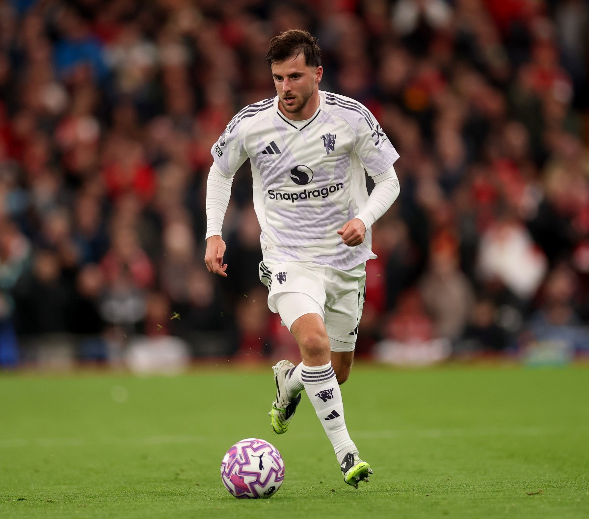 Mason Mount in action for Manchester United