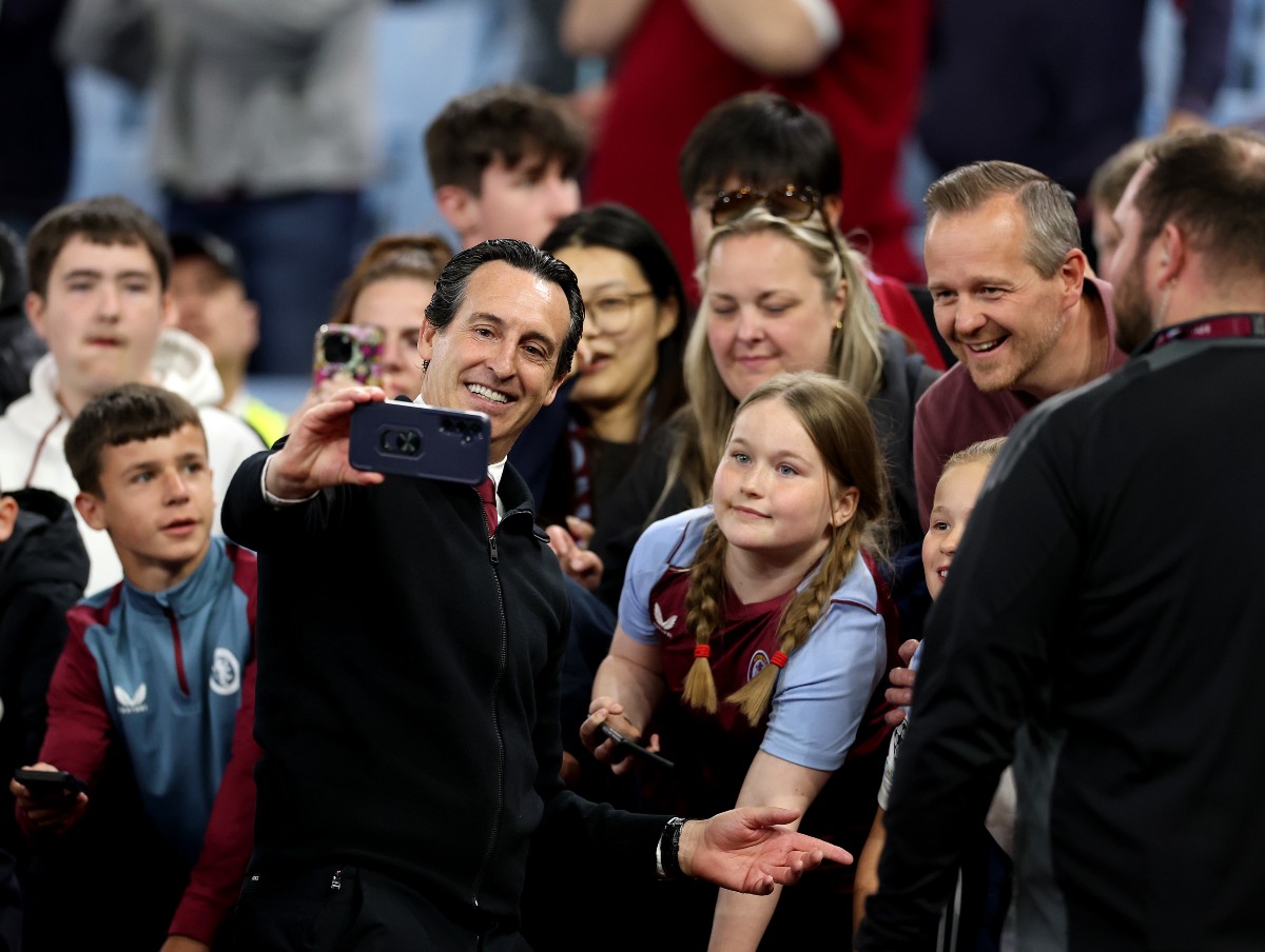 Unai Emery takes selfie with Aston Villa fans