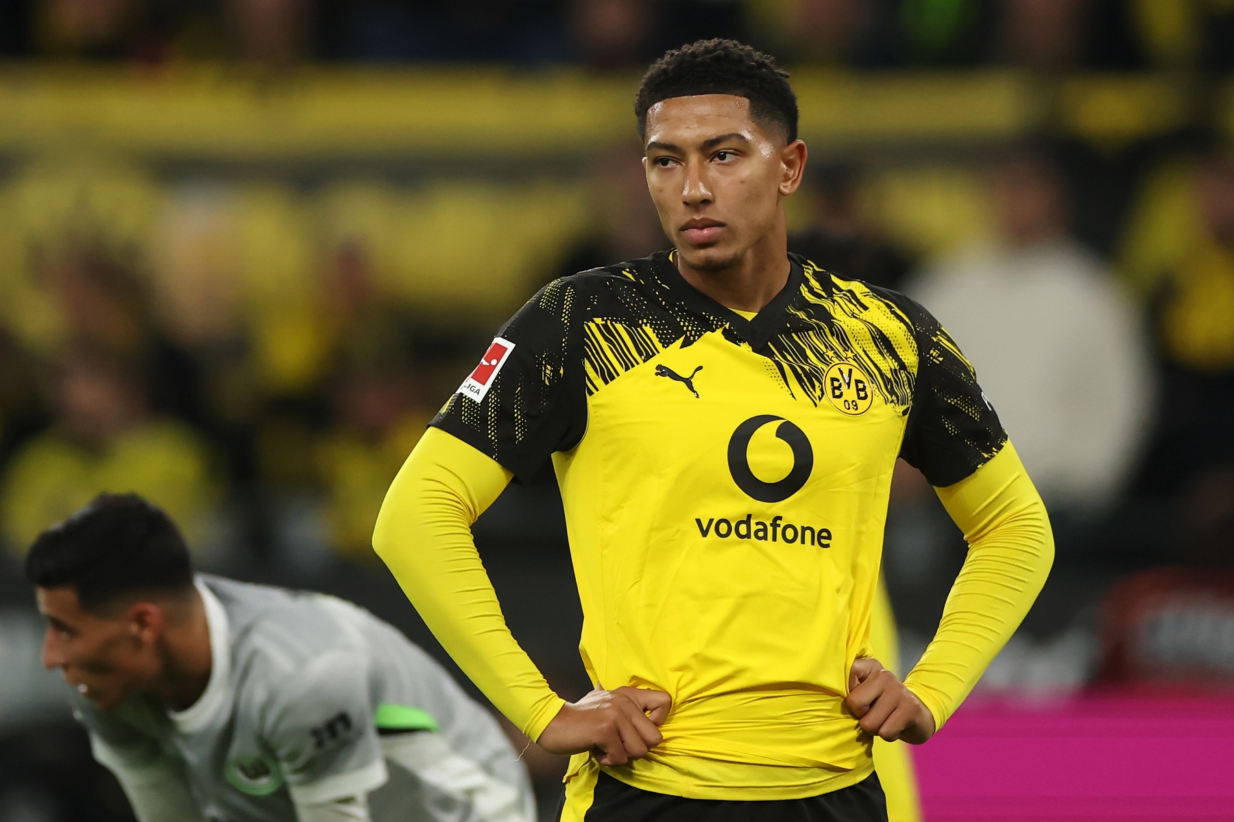 Jobe Bellingham of Borussia Dortmund in action