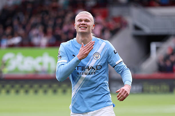 Erling Haland is celebrated after recording the winner of Manchester City against Brentard