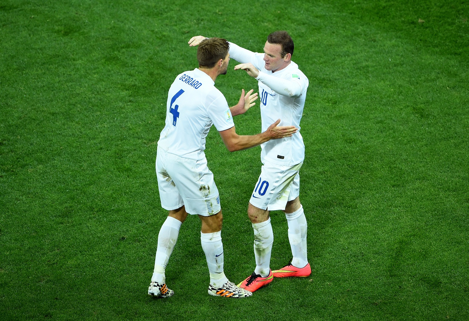England's Steven Gerrard (L) hugs England teammate Wayne Rooney