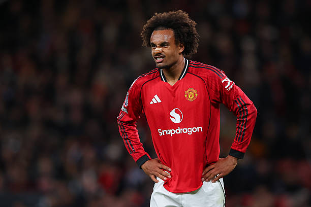 Joshua Zirkzee in action for Manchester United 