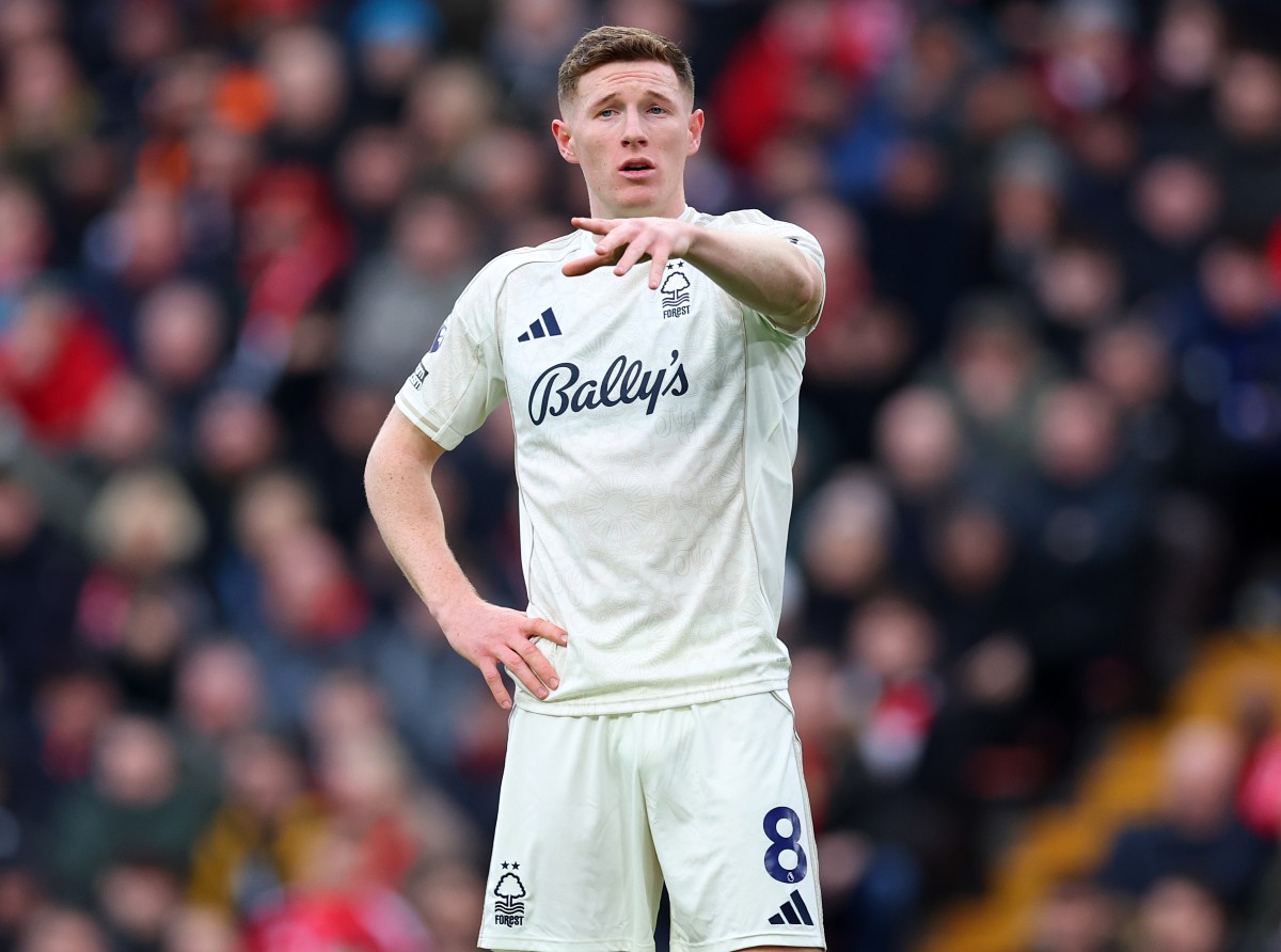 Elliot Anderson in action for Nottingham Forest against Liverpool