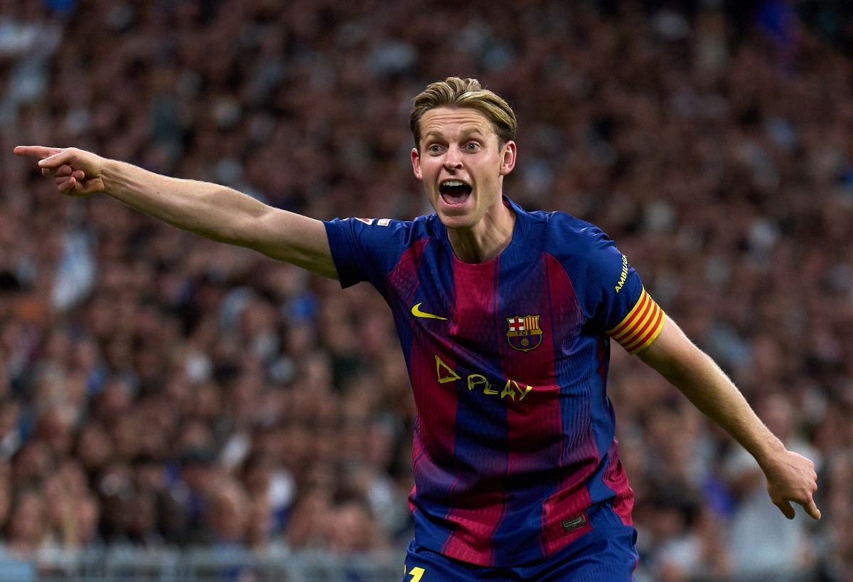Frenkie de Jong in action for Barcelona against Real Madrid
