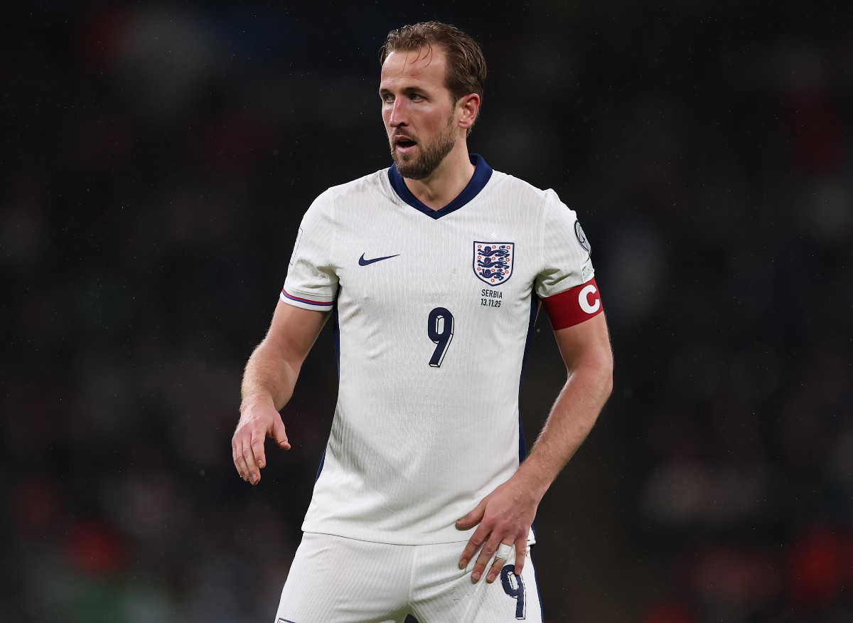 Harry Kane en acción con Inglaterra contra Serbia