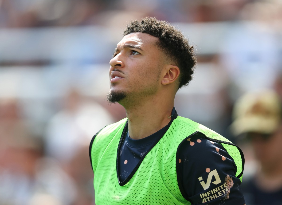 Jadon Sancho warming up for Chelsea